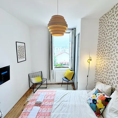 Apartment Foxtrot *