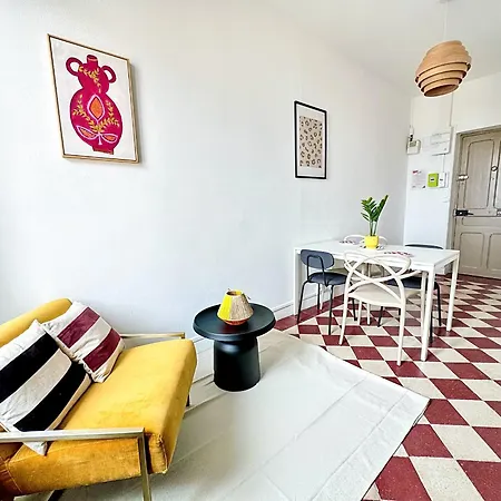 Foxtrot Apartment